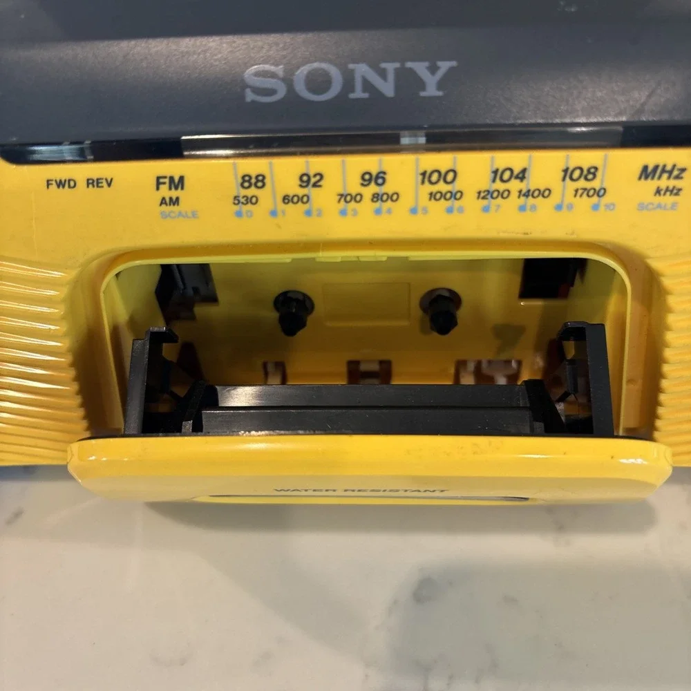 Vintage Sony Sports Boombox Water Resistant Model Radio CFS-903 Tested Works